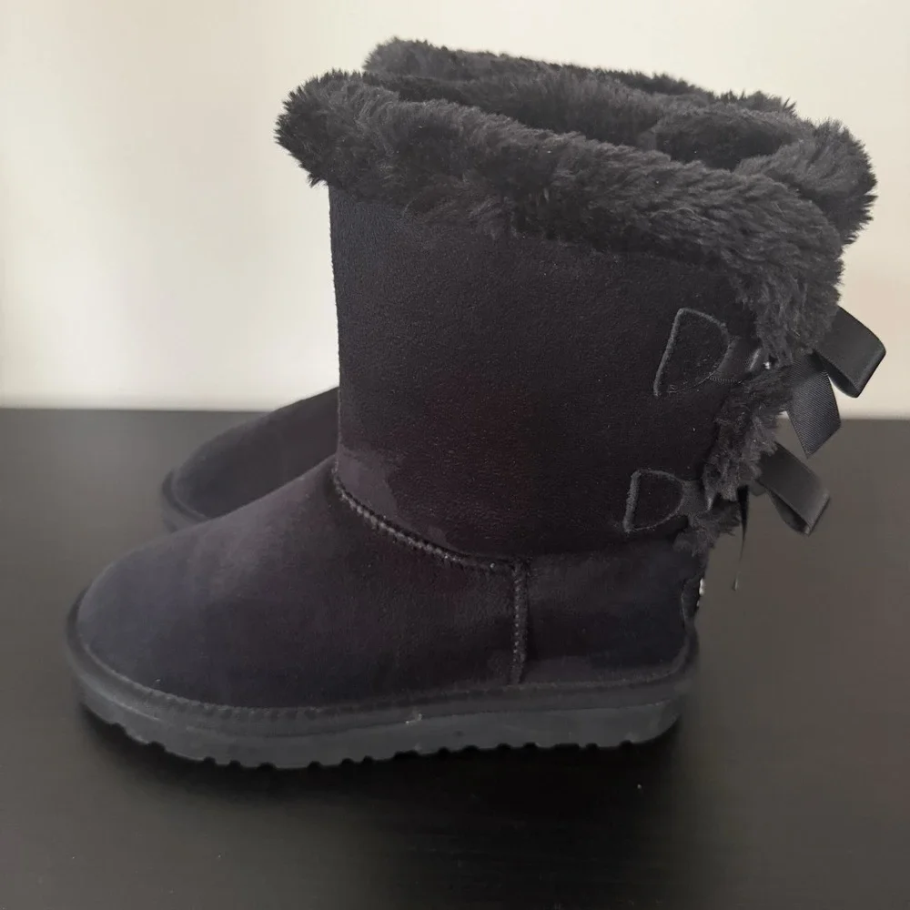 UGG Bailey Bow II Boots Womens Size 6 Black Sheepskin Fur Lined Winter
